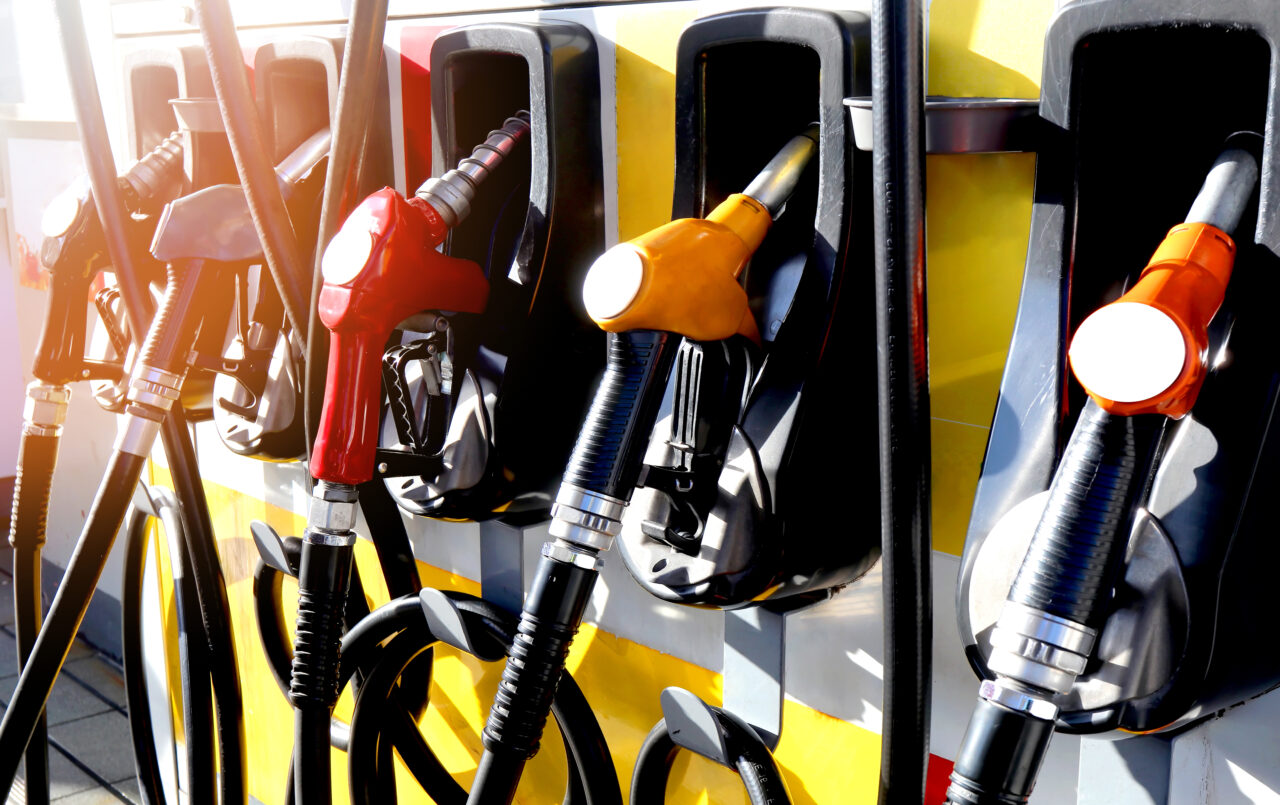 care-sunt-preturile-carburantilor-vineri,-5-decembrie.-pretul-motorinei-a-scazut-cu-pana-la-6-bani-pe-litru