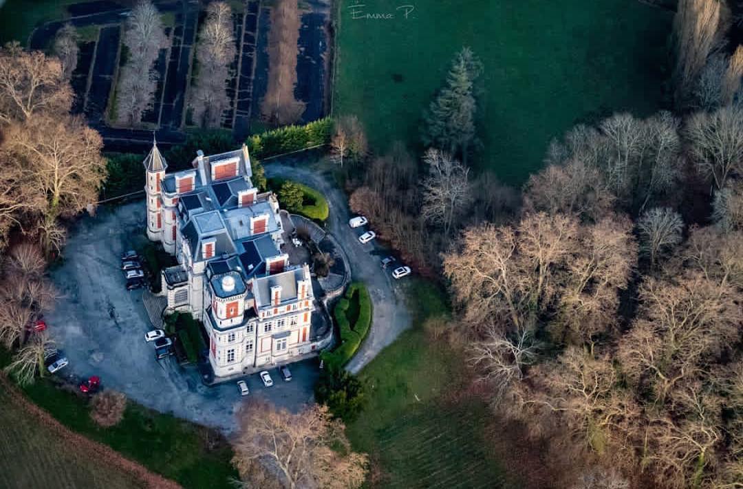 apartamente-la-castel-in-franta-la-pret-de-apartament-la-bloc-in-bucuresti.-cat-costa-sa-dormi-pe-viata-in-patul-ioanei-d'arc
