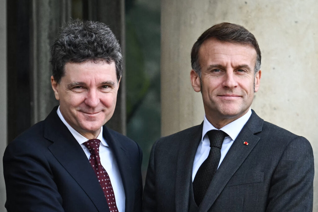 presedintele-nicusor-dan,-declaratii-de-la-paris:-macron-vine-in-romania-in-2026.-franta-este-parte-importanta-din-sistemul-de-securitate-al-romaniei