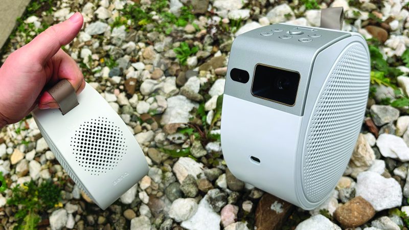 review-benq-gv32-–-un-proiector-portabil-pentru-o-experienta-cinematica-oriunde-te-ai-afla.-merge-superb-chiar-si-pe-tavan