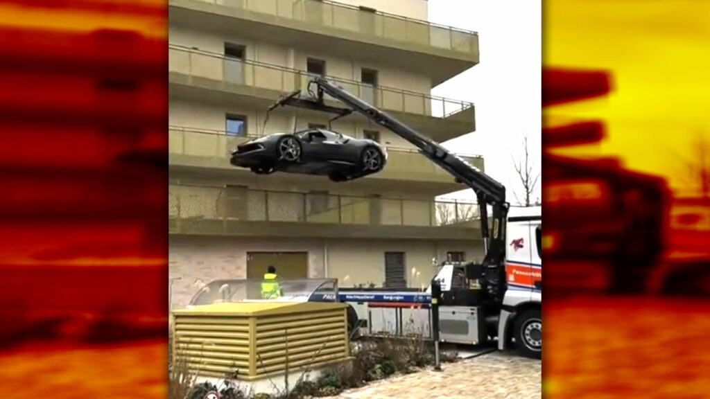ferrari-ul-parcat-pe-balcon:-cazul-incredibil-care-a-pus-pe-jar-autoritatile-din-viena