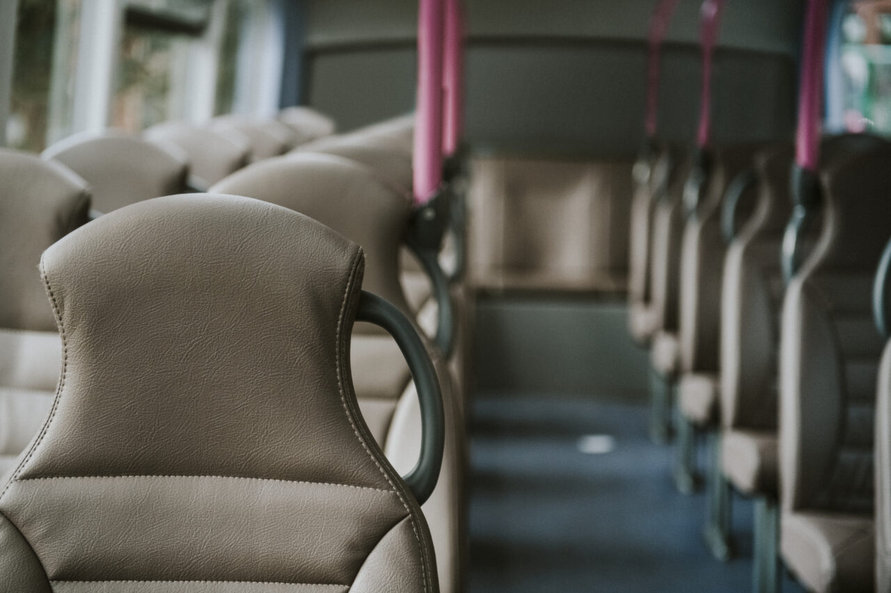 soferul-unui-autobuz-scolar-a-facut-infarct-la-volan.-nu-a-murit-pana-nu-s-a-asigurat-ca-elevii-sunt-in-siguranta