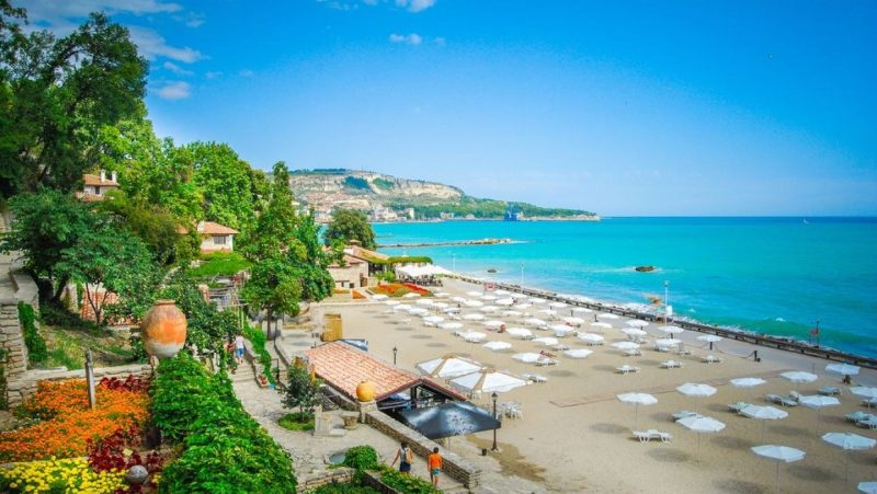 vacantele-din-bulgaria-s-ar-putea-scumpi-din-cauza-trecerii-la-euro.-mai-bine-de-o-treime-din-turistii-din-tara-straina-sunt-romani