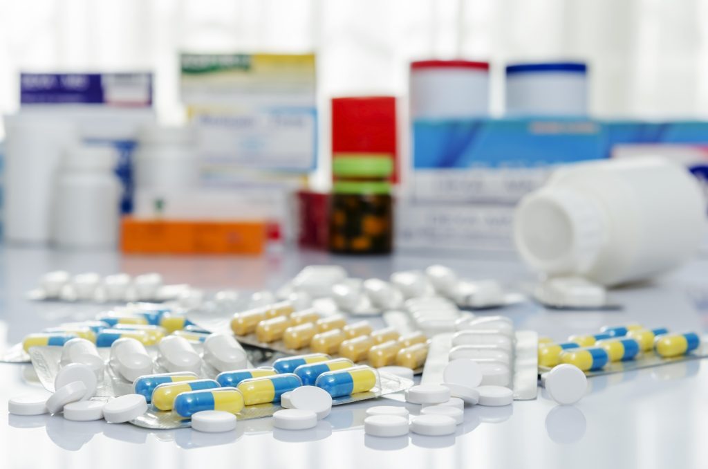 ce-medicamente-nu-trebuie-luate-niciodata-cu-lapte-sau-iaurt.-acestea-pot-bloca-sau-reduce-semnificativ-absorbtia-unor-tratamente-importante