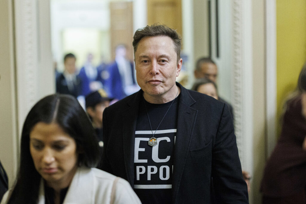 elon-musk-recunoaste-ca-parerile-sale-despre-dumnezeu-s-au-schimbat-radical