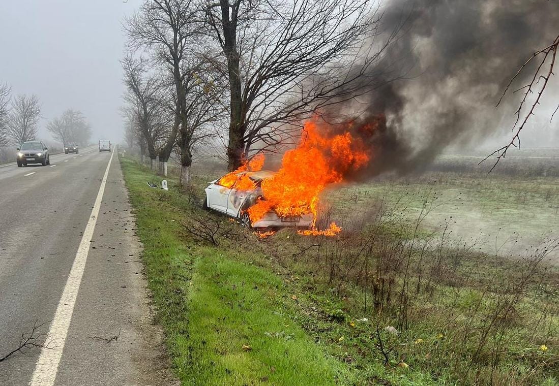 accident-rutier-pe-drumul-national-65.-a-ars-de-viu-in-propria-masina