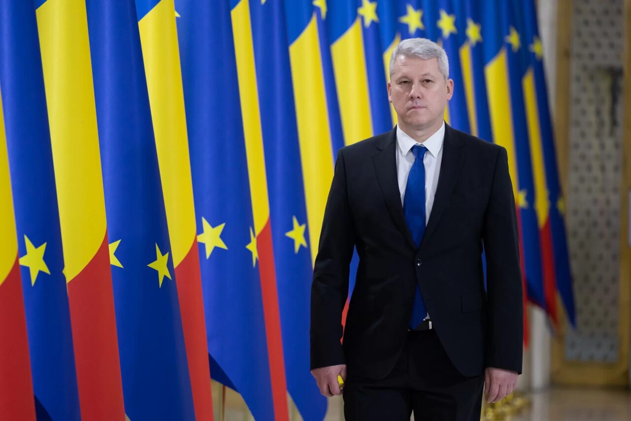in-romania-i-se-cere-demisia,-in-america-este-premiat-catalin-predoiu-primeste-premiul-international-pentru-serviciu-public.-reformele-in-justitie,-apreciate-de-fostii-ambasadori-ai-sua