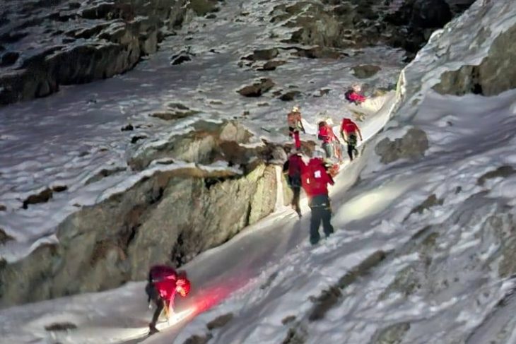 turist-de-56-de-ani,-ranit-in-muntii-fagaras.-salvamontistii-intervin-pentru-a-l-recupera