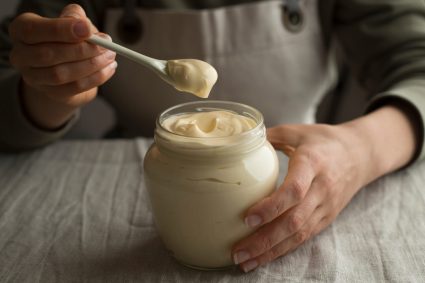 cum-sa-prepari-maioneza-de-post-pufoasa-si-gustoasa.-greseala-care-strica-total-compozitia