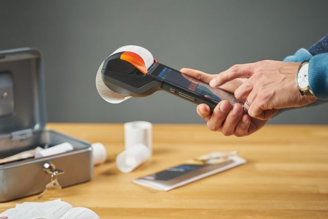 casa-de-marcat-virtuala:-cum-pot-fi-folosite-telefonul,-tableta-sau-calculatorul-pentru-incasare