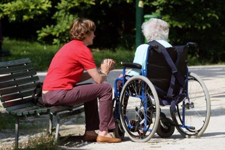 badantele,-menajerele-si-bonele-din-italia-vor-primi-mai-multi-bani,-de-la-1-ianuarie-2026.-angajatorii-sunt-obligati-sa-le-mareasca-salariile