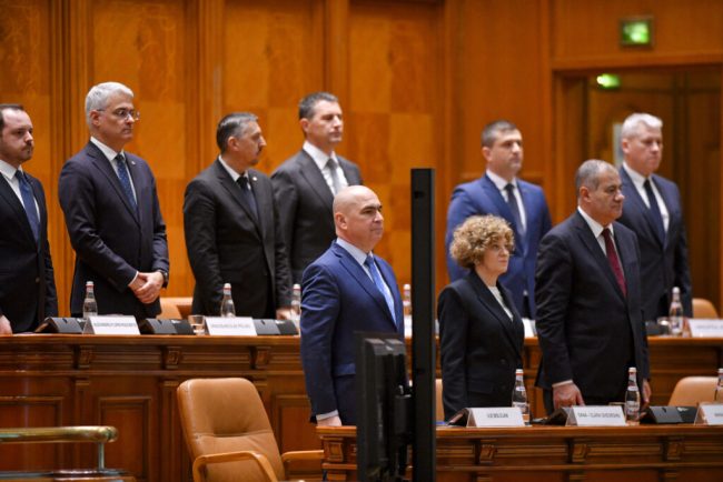 motiunea-de-cenzura-impotriva-guvernului-bolojan,-dezbatuta-si-votata-luni-in-parlament