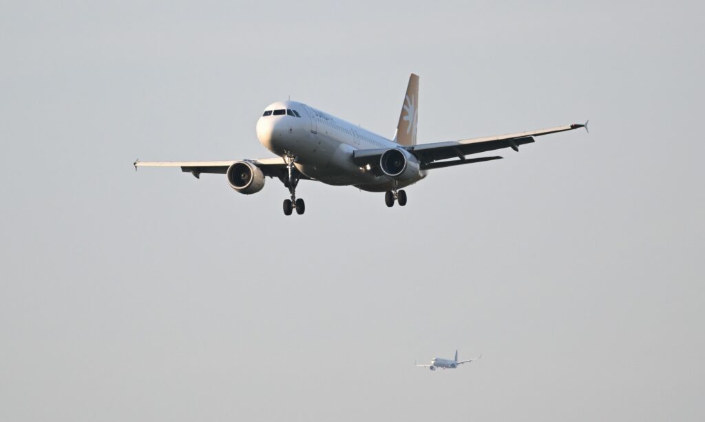 ancheta-in-sua-dupa-ce-un-avion-de-calatori-a-fost-aproape-de-o-coliziune-cu-o-aeronava-militara-care-nu-avea-activat-emitatorul