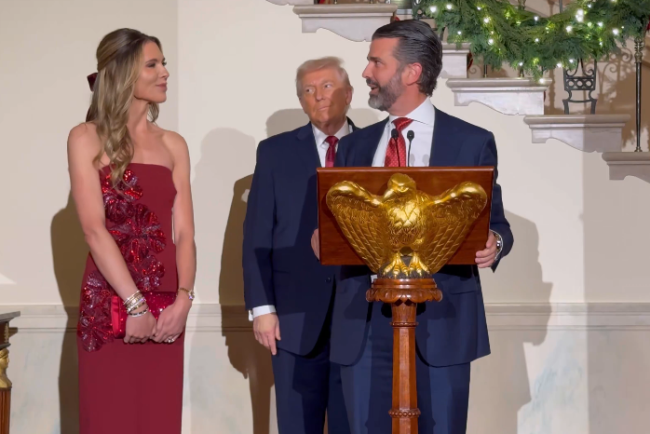 fiul-cel-mare-al-lui-donald-trump-s-a-logodit-cu-bettina-anderson,-o-figura-mondena-din-palm-beach