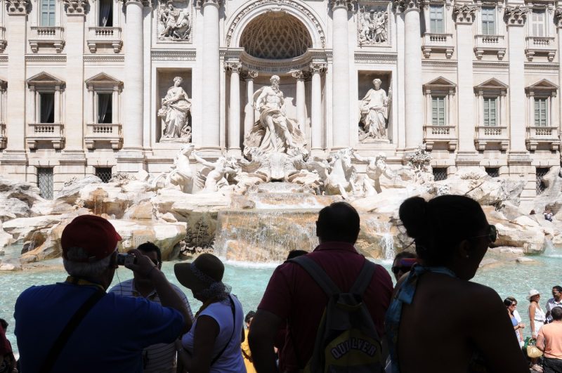 taxa-fontana-di-trevi-2026-din-ianuarie,-turistii-vor-plati-pentru-a-vedea-fantana-din-roma.-de-unde-se-pot-lua-biletele