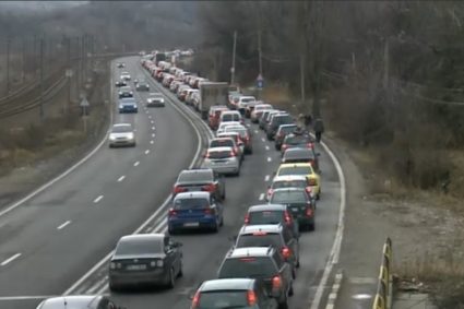circulatie-inchisa-pe-valea-prahovei,-dupa-o-alunecare-de-teren