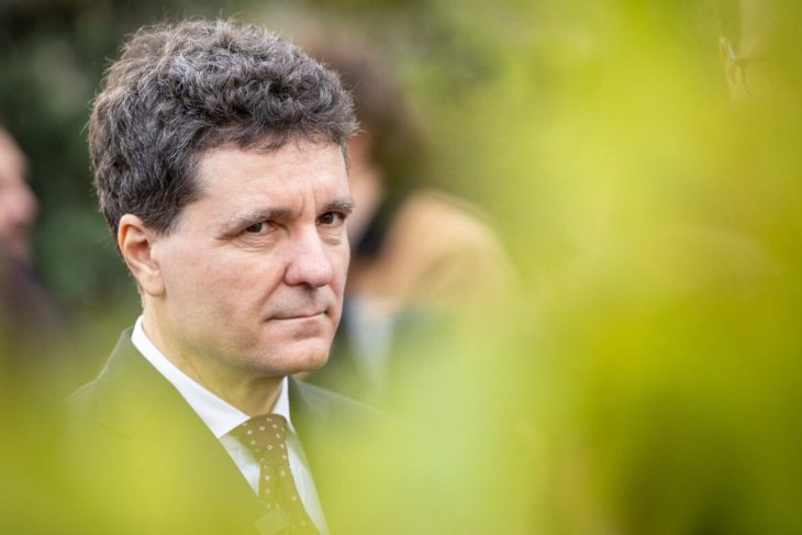 nicusor-dan,-desfiintat-total-dupa-decizia-de-a-trimite-legea-novak-la-ccr:-e-anti-roman!