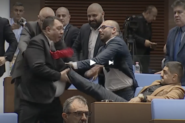 scandal-si-violente-in-parlamentul-din-bulgaria-la-dezbaterea-bugetului-de-stat