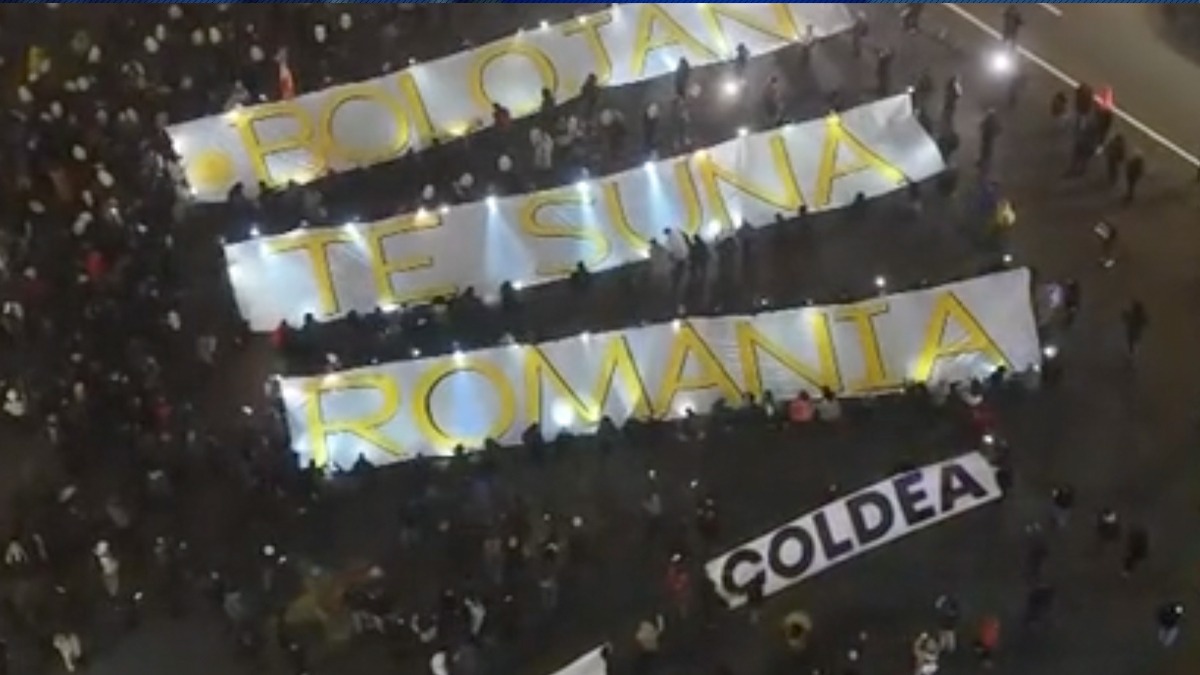 ciocnire-intre-protestatari-la-piata-victoriei-cateva-zeci-de-manifestanti-#rezist-au-fost-intampinati-de-o-contramanifestatie.-precizarile-jandarmeriei