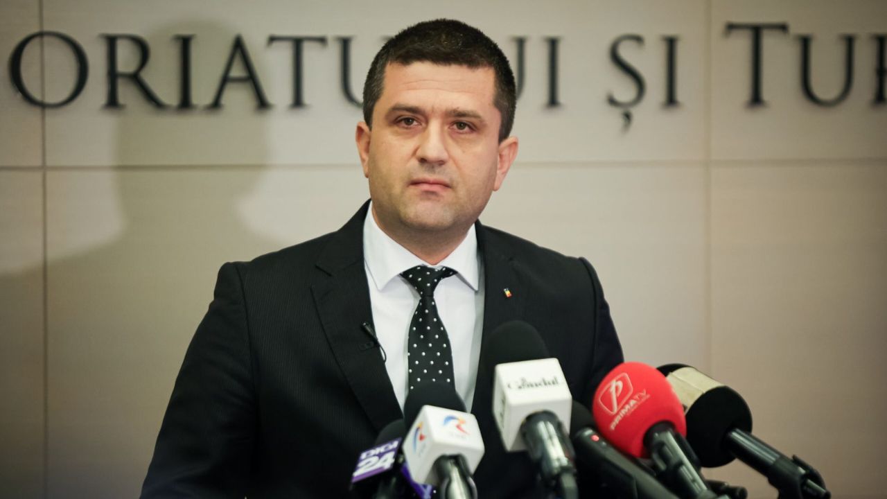 radu-miruta-este-propus-de-usr,-in-comitetul-politic,-ca-ministru-al-apararii,-iar-irineu-darau-ii-ia-locul,la-economie