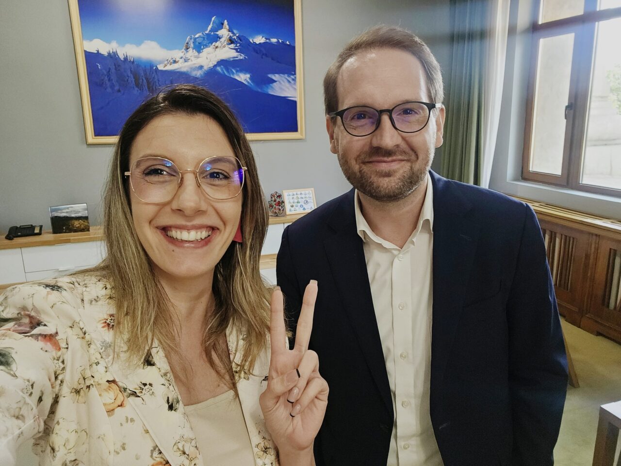 dominic-fritz-sare-in-apararea-colegei-sale,-diana-buzoianu,-explicand-criza-apei:-„a-gestionat-asa-cum-a-putut-aceasta-situatie”