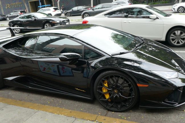 un-italian-avea-vila-si-lamborghini,-dar-traia-din-salariul-minim.-cu-ce-se-ocupa,-de-fapt,-barbatul