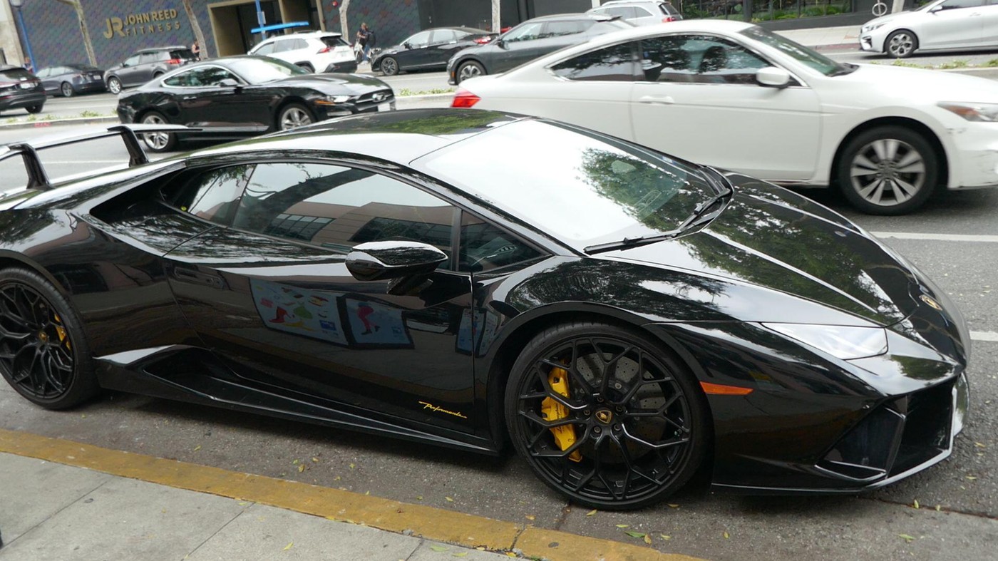 un-italian-avea-vila-si-lamborghini,-dar-traia-din-salariul-minim.-cu-ce-se-ocupa,-de-fapt,-barbatul