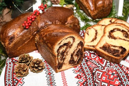 reteta-de-cozonac-care-se-prepara-cu-10-galbenusuri,-perfecta-pentru-masa-de-sarbatori