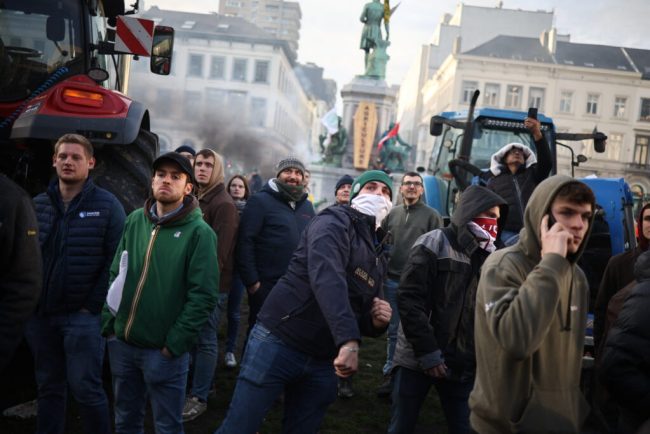 guvernul-francez-cere-armistitiu-de-craciun-in-protestele-fermierilor