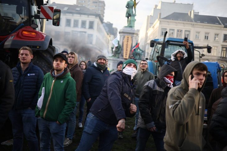 guvernul-francez-cere-armistitiu-de-craciun-in-protestele-fermierilor