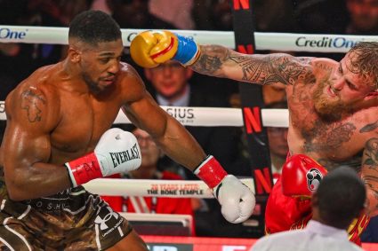 n-au-dat-bani-sa-vada-rahatul-acesta!.-comentatorii-netflix-i-au-desfiintat-pe-anthony-joshua-si-pe-jake-paul-in-timpul-luptei-si-fanii-i-au-huiduit-copios!