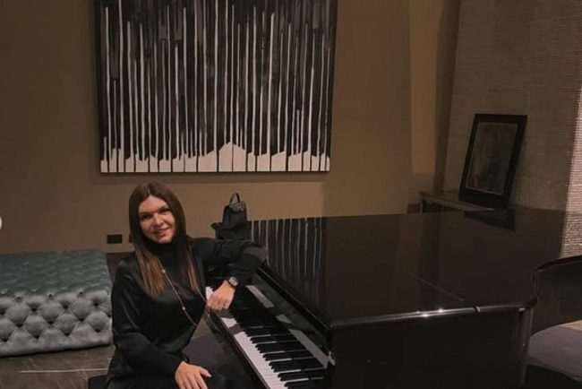 simona-halep-le-a-aratat-romanilor-cum-petrece-craciunul!-a-tras-tare-la-sala-si-apoi-s-a-infruptat-cu-pofta-din-cozonac