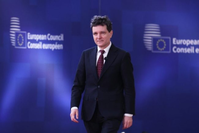 puteri-extinse-pentru-nicusor-dan.-presedintele-romaniei-isi-recastiga-dreptul-de-a-sesiza-ccr-cu-privire-la-o-lege-pentru-orice-motiv