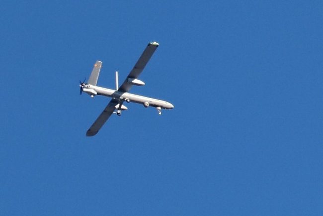 resturile-unei-drone-care-avea-atasata-o-parasuta,-descoperite-intr-o-padure-din-arges
