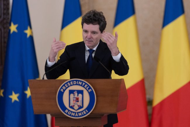 nicusor-dan-anunta-un-referendum-in-corpul-magistratilor:-daca-magistratii-considera-ca-csm-nu-actioneaza-in-interes-public,-csm-va-pleca-de-urgenta”