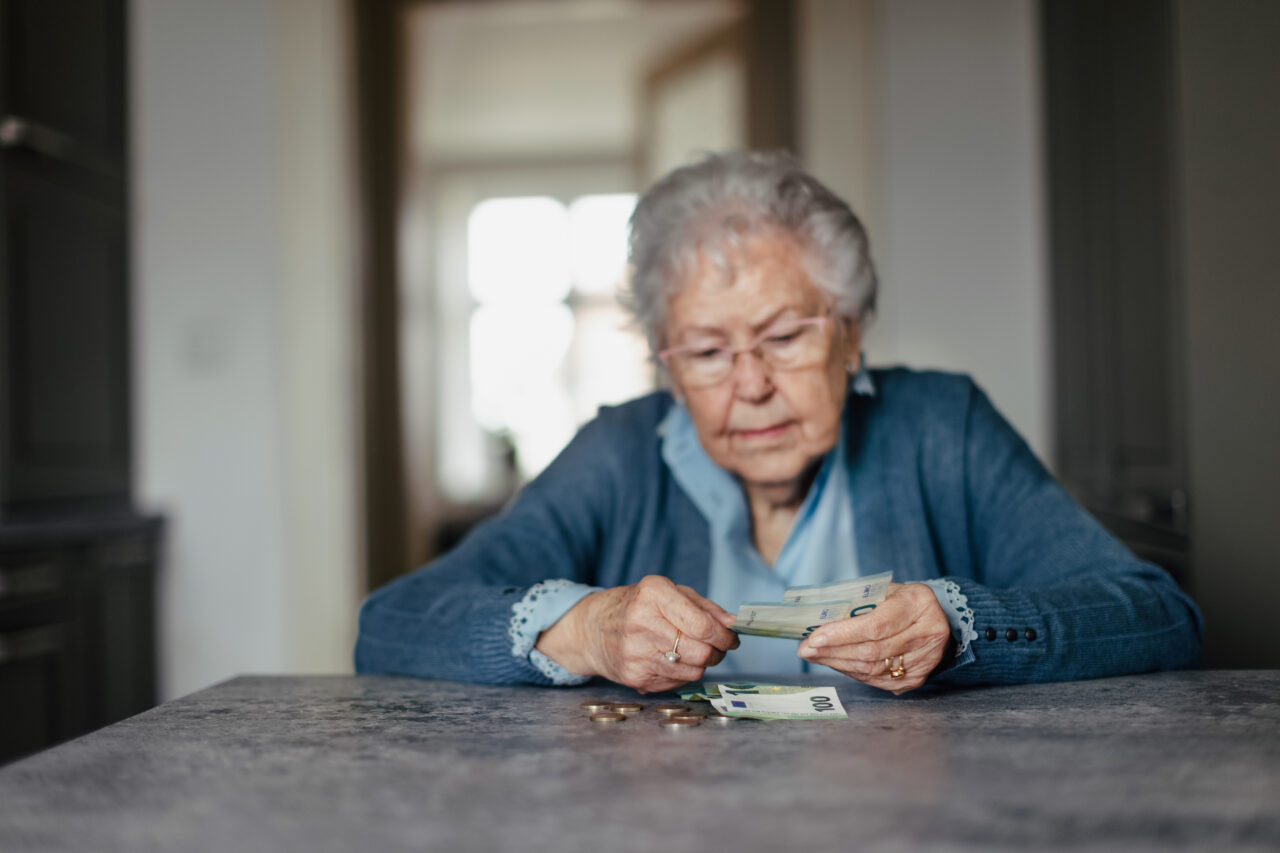 ultimele-ajutoare-pentru-pensionari-in-2025.-cine-mai-primeste-bani-in-decembrie