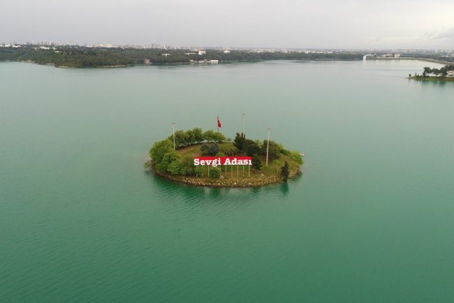 cum-se-vede-de-sus-unul-dintre-cele-mai-spectaculoase-locuri-din-turcia:-lacurile-din-interiorul-parcului-national-laguna-yumurtalik-din-adana