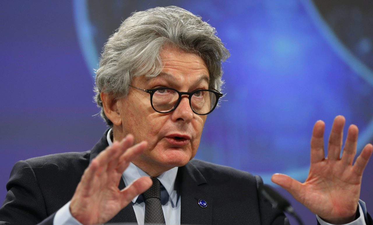 sua-raspund-dur-uniunii-europene:-fostul-comisar-thierry-breton-si-alti-patru-lideri,-interzisi-in-america