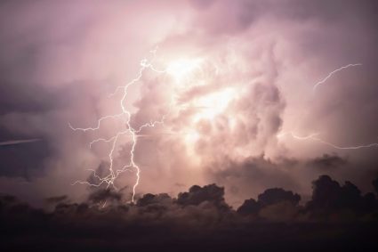 rau-atmosferic-peste-los-angeles,-de-craciun.-autoritatie-metropolei-de-pe-coasta-de-vest-au-emis-ordine-de-evacuare