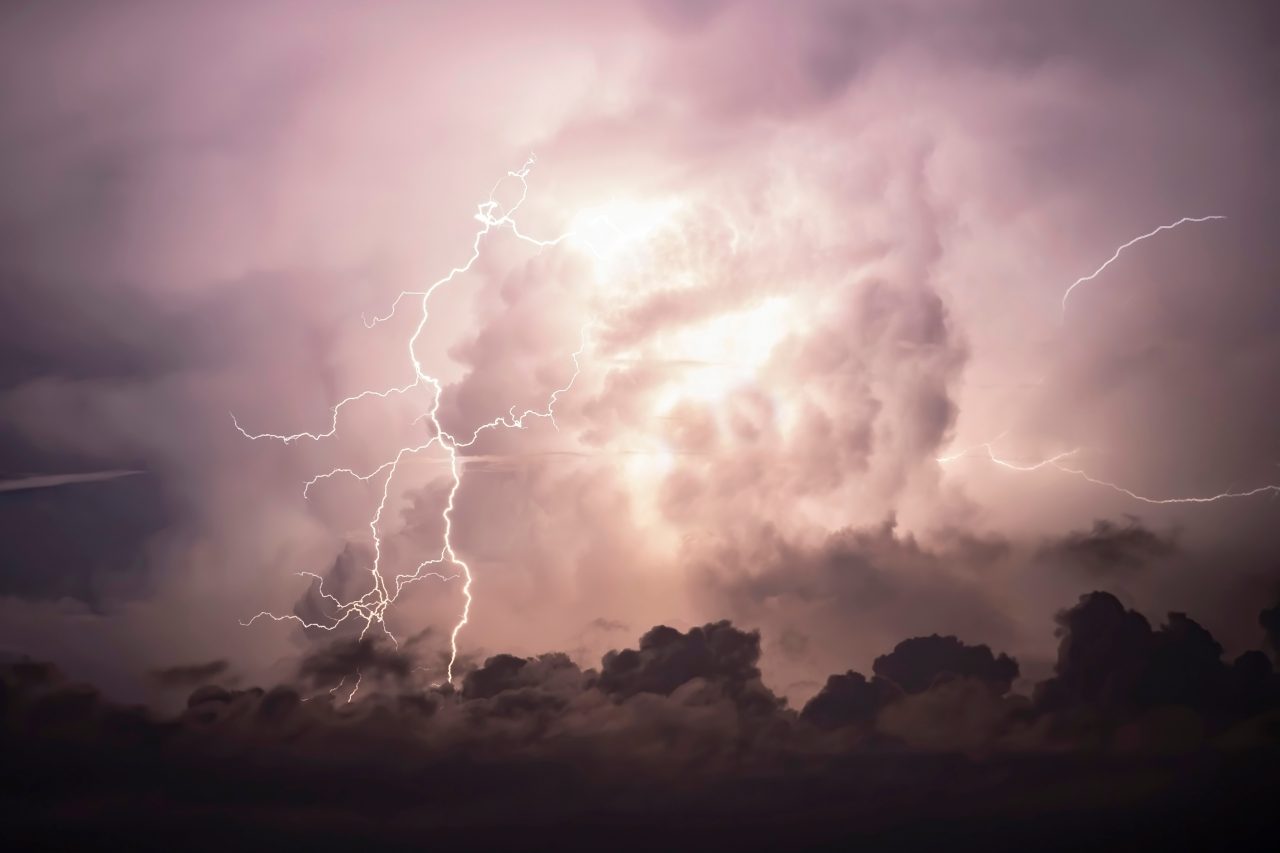 rau-atmosferic-peste-los-angeles,-de-craciun.-autoritatie-metropolei-de-pe-coasta-de-vest-au-emis-ordine-de-evacuare