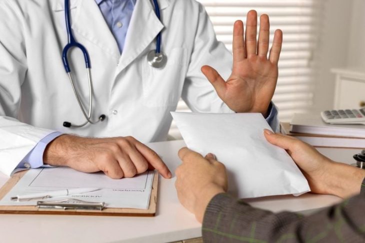 cum-ar-trebui-sa-mananci-de-craciun-pentru-a-nu-ti-se-face-rau:-sfaturile-medicilor-pentru-romani