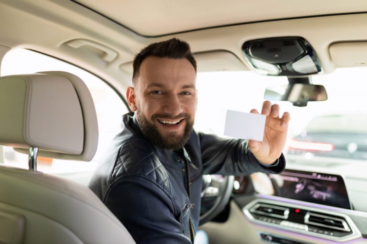 legea-pentru-simplificarea-obtinerii-permisului-de-conducere,-publicata-in-monitorul-oficial.-ce-trebuie-sa-stie-cei-care-dau-sala