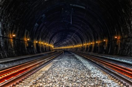 cel-mai-lung-tunel-feroviar-din-lume-va-trece-prin-mijlocul-unui-munte-si-va-lega-doua-orase-europene.-pretul:-25-de-miliarde-de-euro