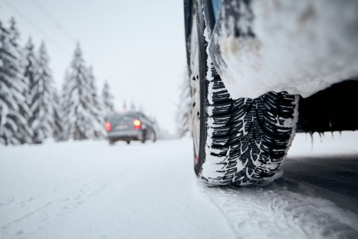 drum-blocat-spre-una-dintre-cele-mai-cautate-statiuni-montane.-doar-masinile-cu-tractiune-4x4-sunt-lasate-sa-treaca