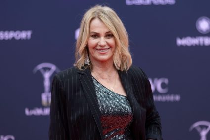 nadia-comaneci,-stralucitoare-de-craciun,-intr-o-rochie-aurie,-mulata!-mesajul-legendei-pentru-romanii-ei-dragi