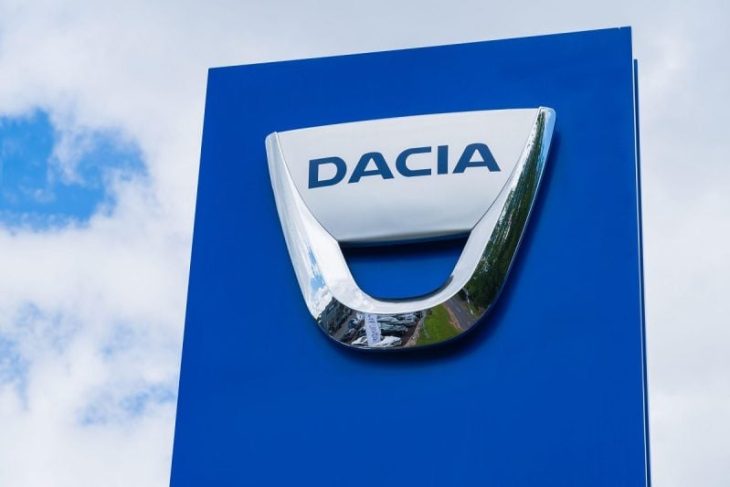 dacia-anunta-majorari-salariale-si-bonusuri-pentru-angajati-din-2026.-cati-bani-va-incasa-lunar-un-muncitor-de-anul-viitor