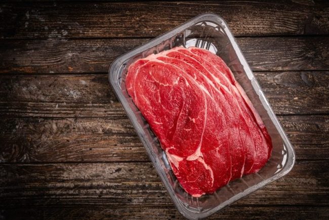 cat-timp-rezista-carnea-de-porc-cruda-in-frigider.-diferenta-dintre-ambalata-si-neambalata
