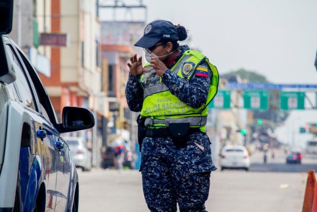 137-de-venezueleni-deportati-de-americani-in-el-salvador-cer-despagubiri-de-la-sua