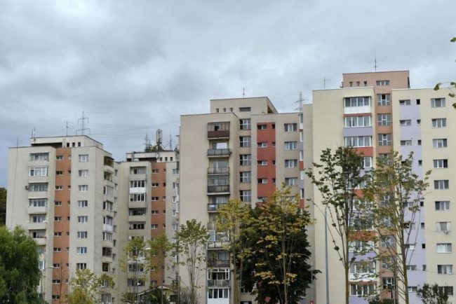 reparatia-acoperisului-la-bloc:-cine-plateste-si-ce-drepturi-au-proprietarii,-conform-legii