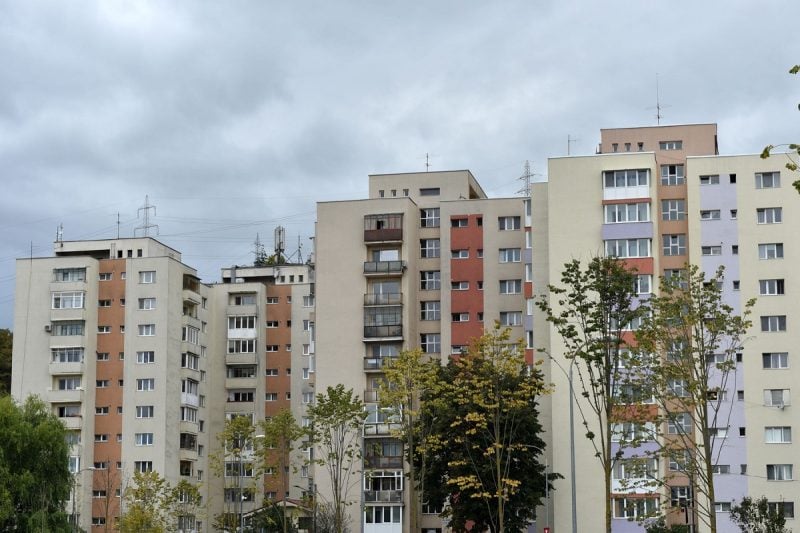 reparatia-acoperisului-la-bloc:-cine-plateste-si-ce-drepturi-au-proprietarii,-conform-legii